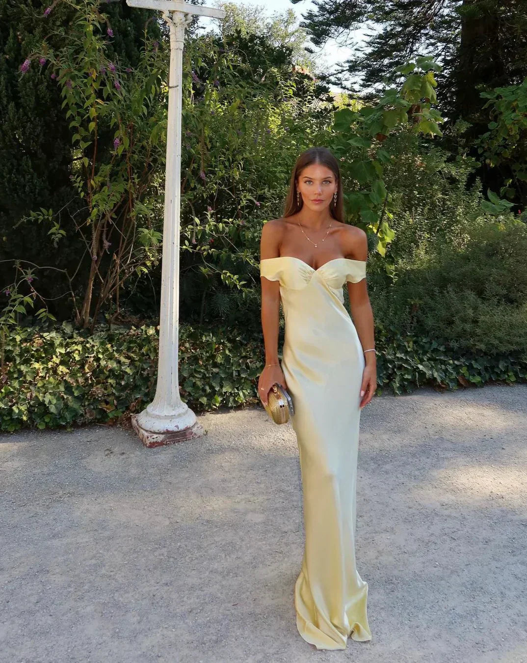 Belucia™ | Vestido largo de satén sin espalda